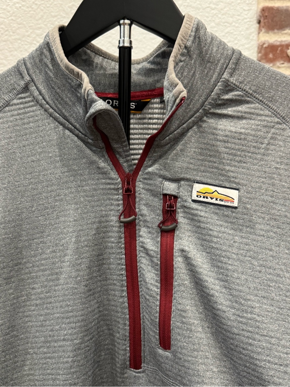 Orvis Gray Quarter-Zip Pullover Long Sleeve Shirt Burgundy Trim Mens Size Medium